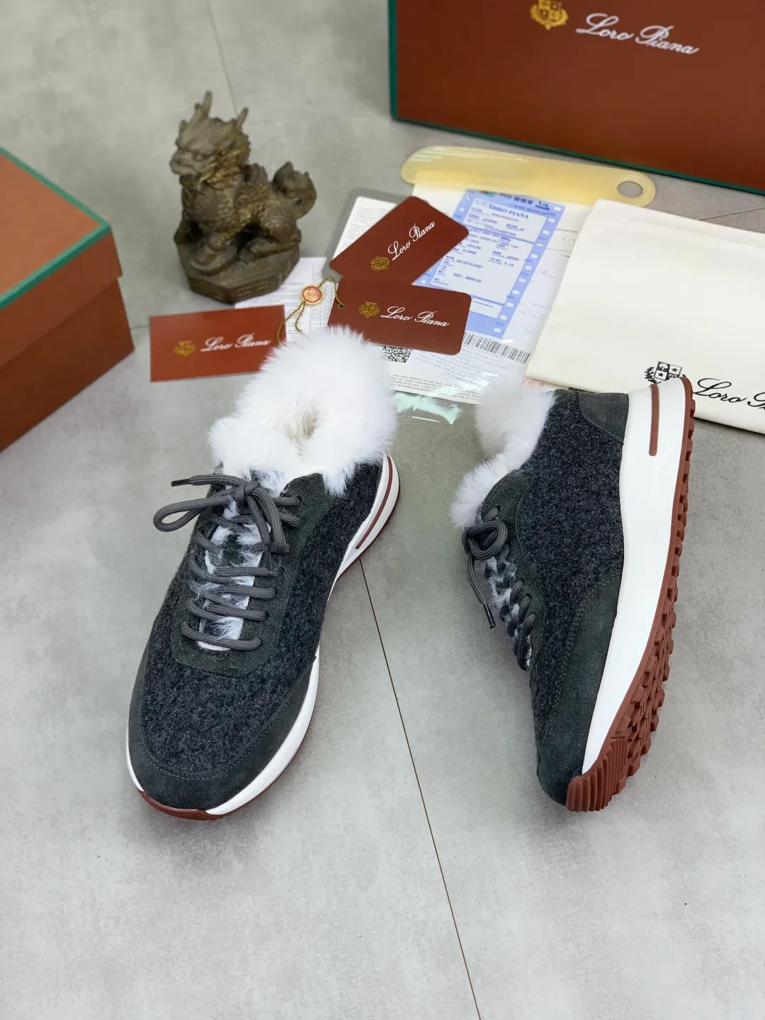 Men's Men's Shoes 💰P460 New Style 💰Mauri The latest casual shoes Loro Piana 💯Top grade💯Buy the original copy💯 Founded the existing Loro Piana company on April 24, 1924. It is now the sixth generation of family business, providing top quality products to customers who are discerning about taste and quality. Imported original fly woven fabric with cowhide fabric, plain calfskin lining. Hand-sewn thread with cowhide feet. Original packaging. High-end outsole. Size: 38-44 (customized for 45 and 46). 5️⃣ colors available.